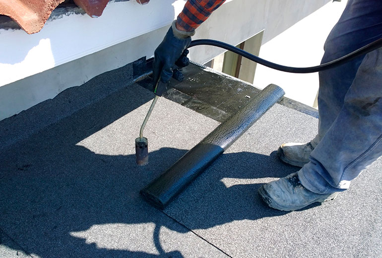 Détection et réparation de fuite sur toiture à Breux-Jouy (91650) dans l'Essonne (91)